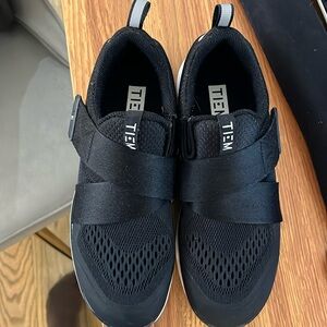 Tiem Cycling Shoes black size 7.5 - never been worn.